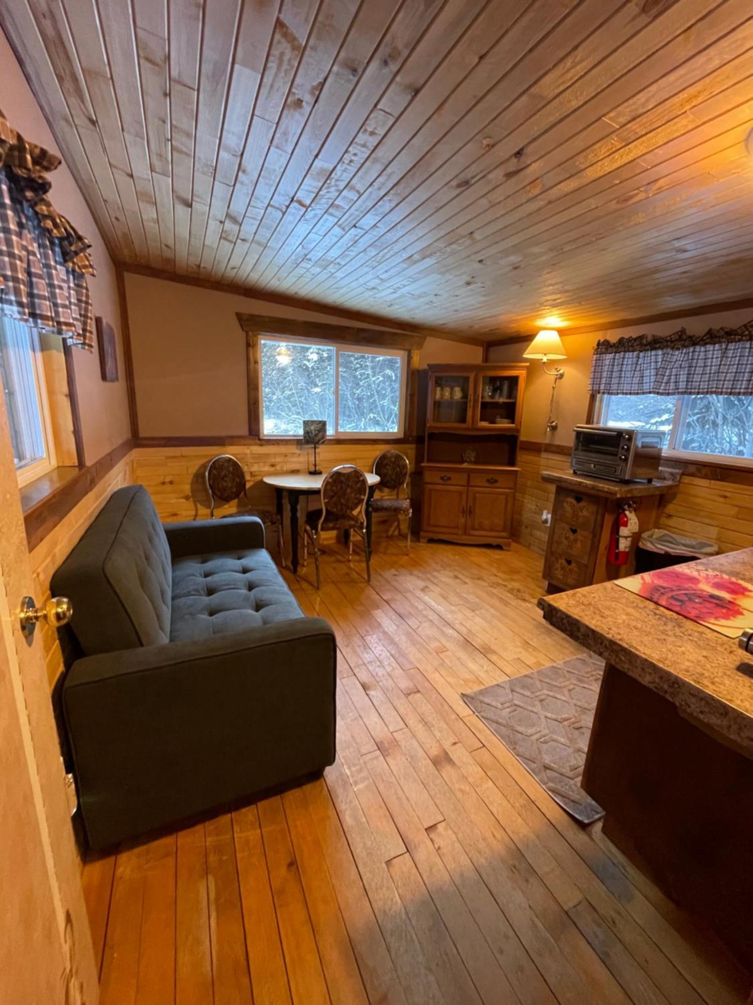 萨米特河畔小屋及露营地酒店 维勒蒙特 外观 照片